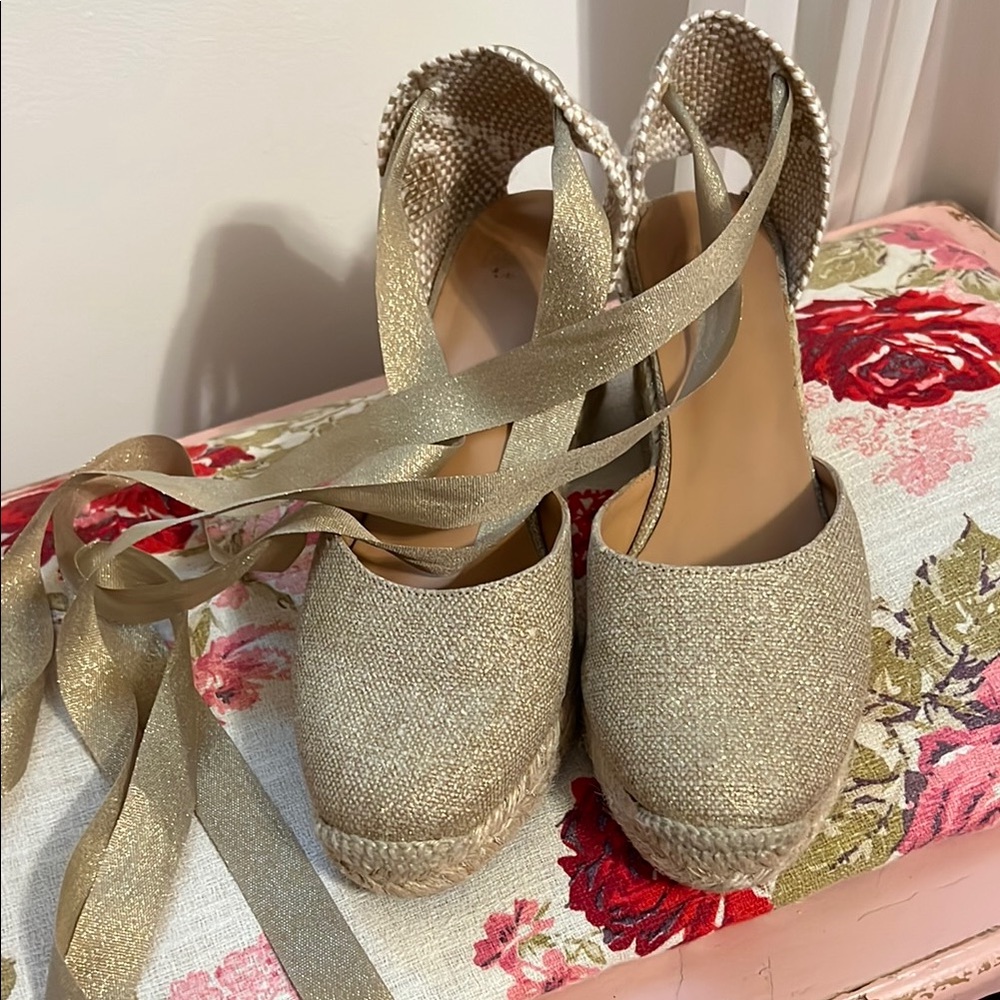 Elegant Gold Espadrille Wedges by Castañer size 39